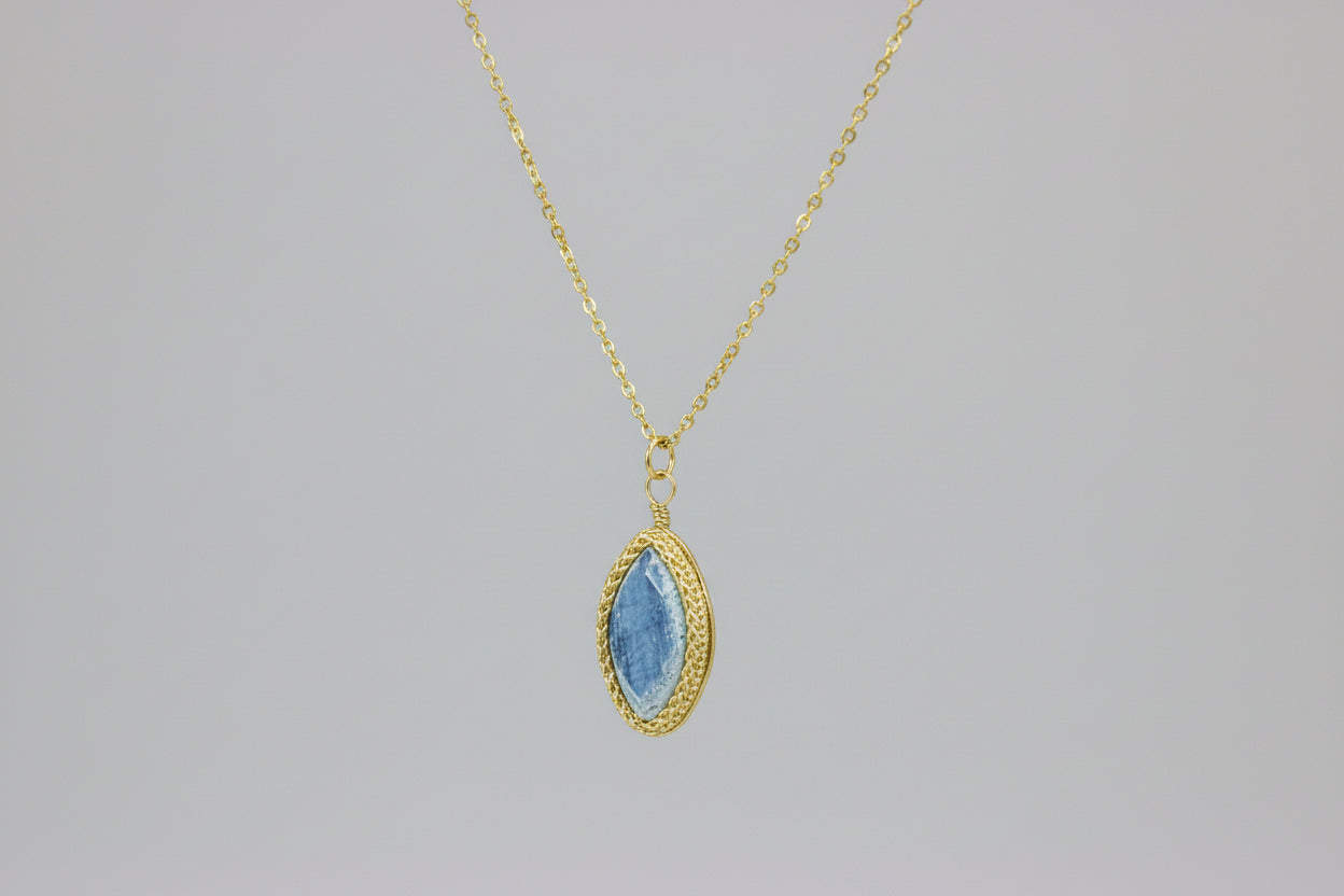 COLGANTES Y COLLARES DE PIEDRAS