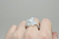 Anillo elástico flor piedra chip opalina (Diseño de Lubelia)IVA incluido