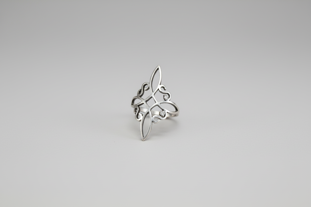 Anillo acero nudo de Bruja plateado IVA incluido