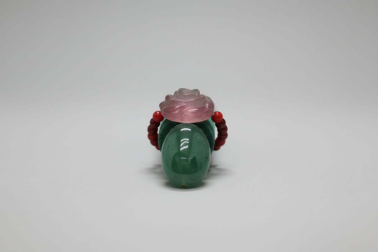 Anillo elástico flor con cristales granate y una rosa en el centro IVA incluido