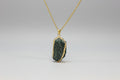 Colgante cadena acero dorado con piedra turmalina negra, (puede variar el tamaño)