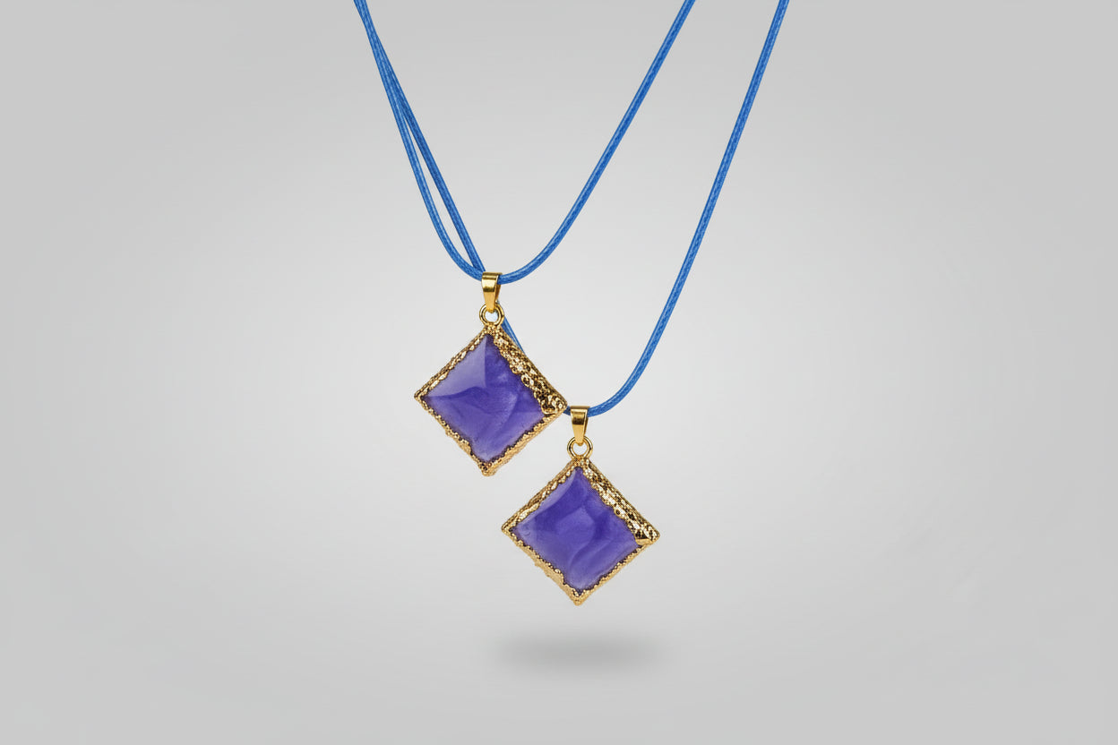 Colgante de concha azul con cordón azul