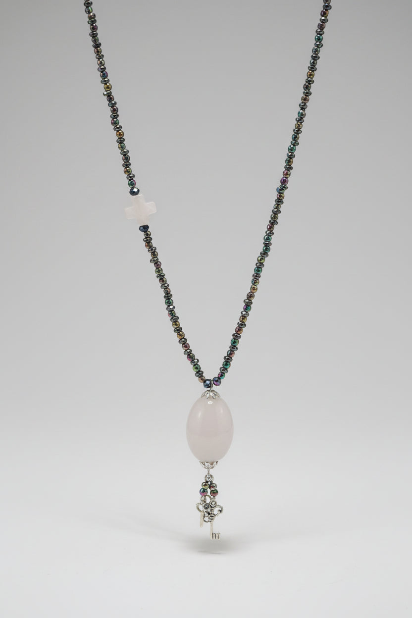 Collar cuarzo griscon llaves más cruz de cuarzo rosa y cadena turmalina arcoiris(Diseño de Lubelia)