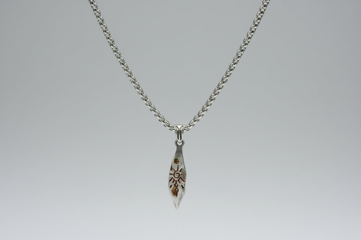 Colgante amuleto runa  con cadena acero