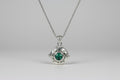 Colgante con cristal verde acero