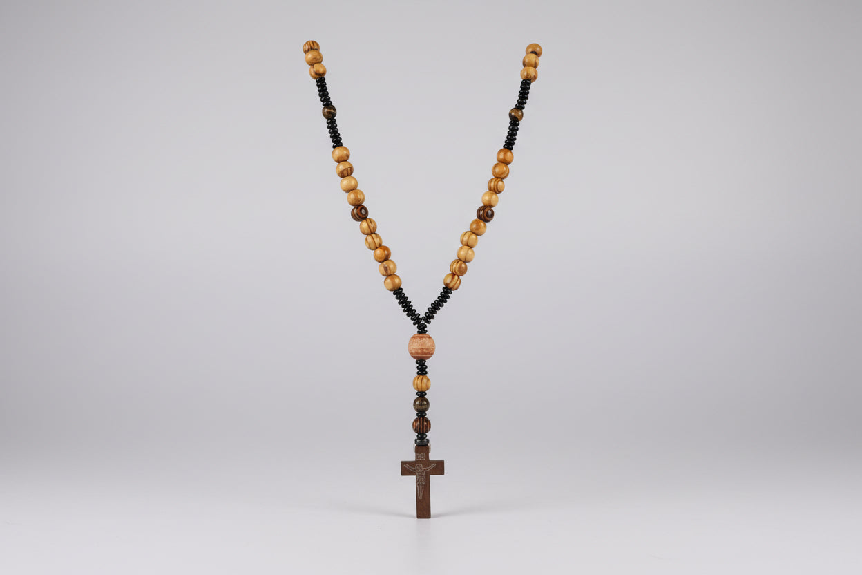Rosario cuentas de madera y cruz de  madera, con ojo de tigre(Diseño de Lubelia) IVA incluido