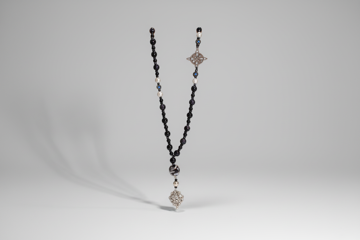 Collar de cuentas piedras lluvia de estrellas con nudo de bruja y tetragramaton, doble protección(Diseño de Lubelia)IVA incluido