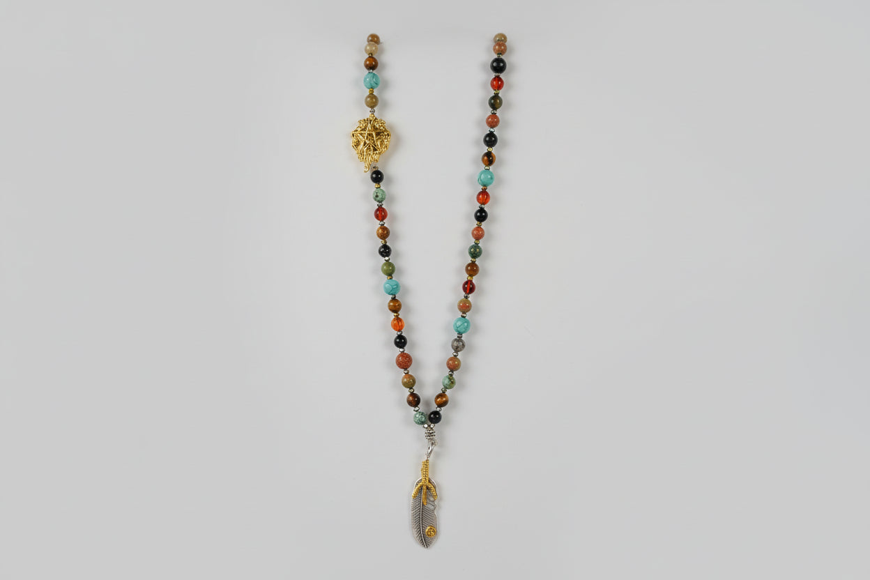 Collar de cuentas con tetragramaton y pluma con garra( Diseño de Lubelia) IVA incluido