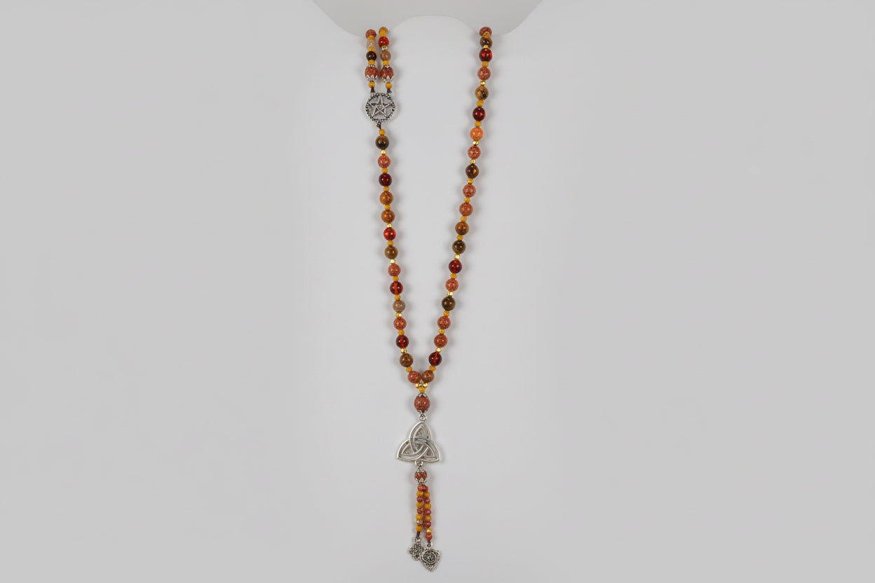 Collar de cuentas  ojo  de tigre, aventurina dorada, tegtragramaton y triqueta( Diseño de Lubelia) IVA incluido