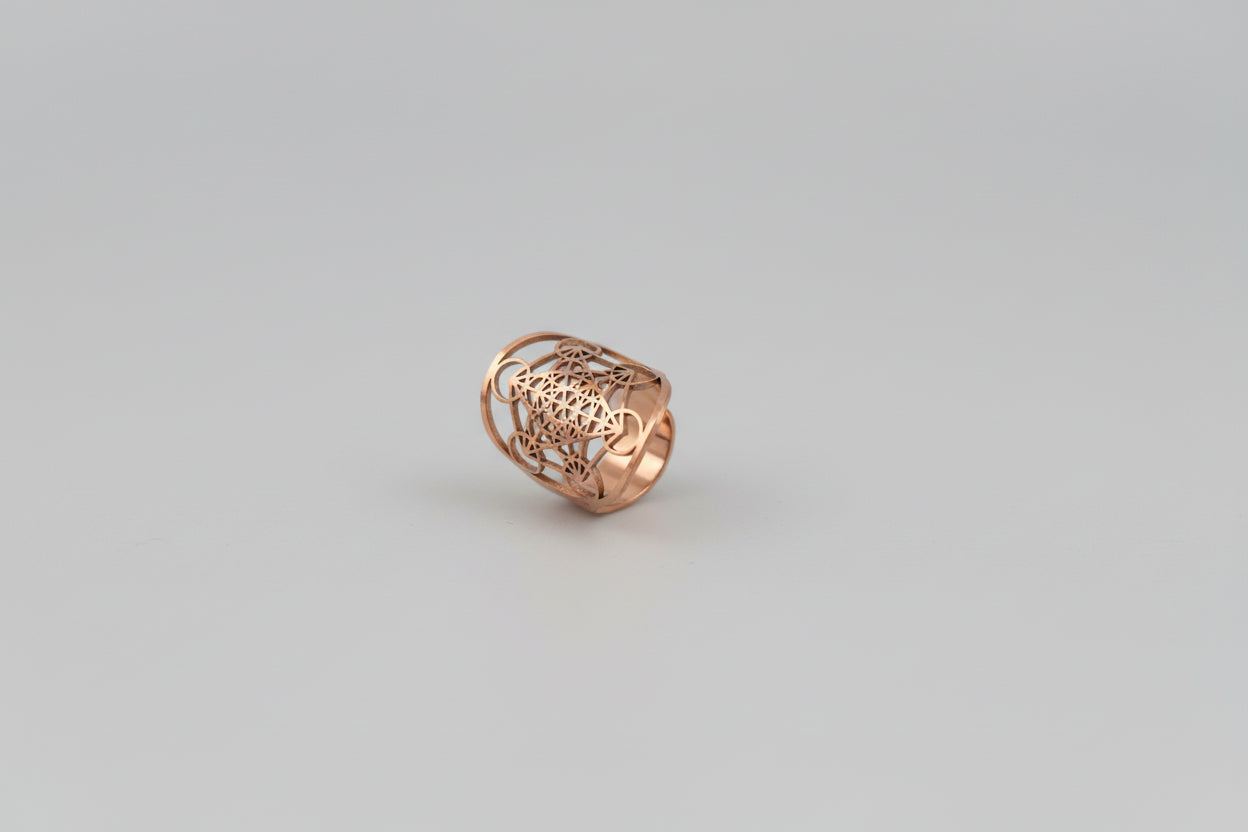 Anillo símbolo Arcángel Metatrón acero dorado.