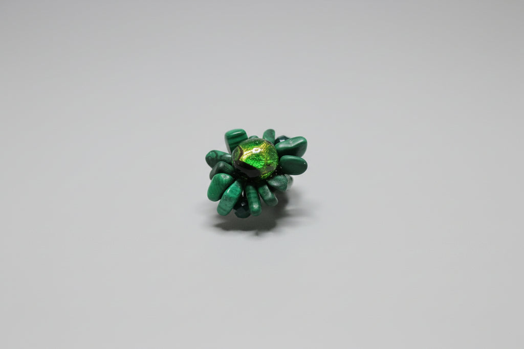 Anillo elástico flor piedra malaquita ( Diseño de Lubelia ) IVA incluido