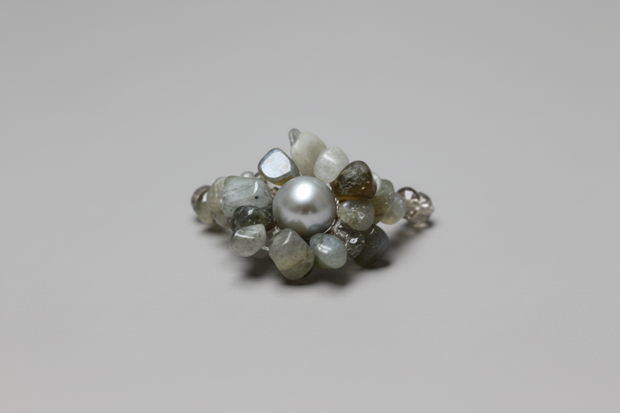 Anillo elástico flor pìedra labradorita piedra fantasía en el centro ( Diseño de Lubelia) IVA incluido