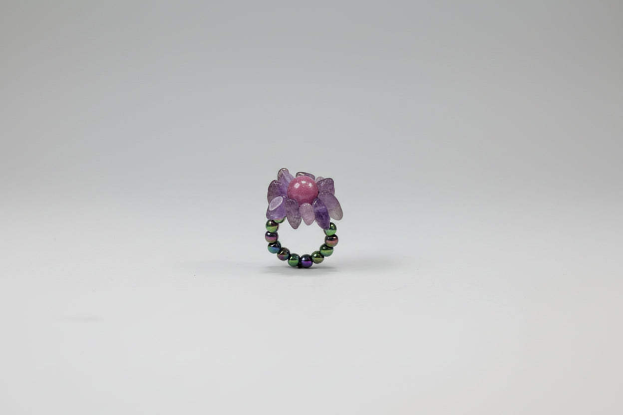 Anillo elástico flor piedra amatista, turmalina arcoiris ( Diseño de Lubelia ) IVA incluido