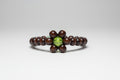 Pulsera de cuentas madera con flor verde (Diseño de Lub elia) IVA incluido