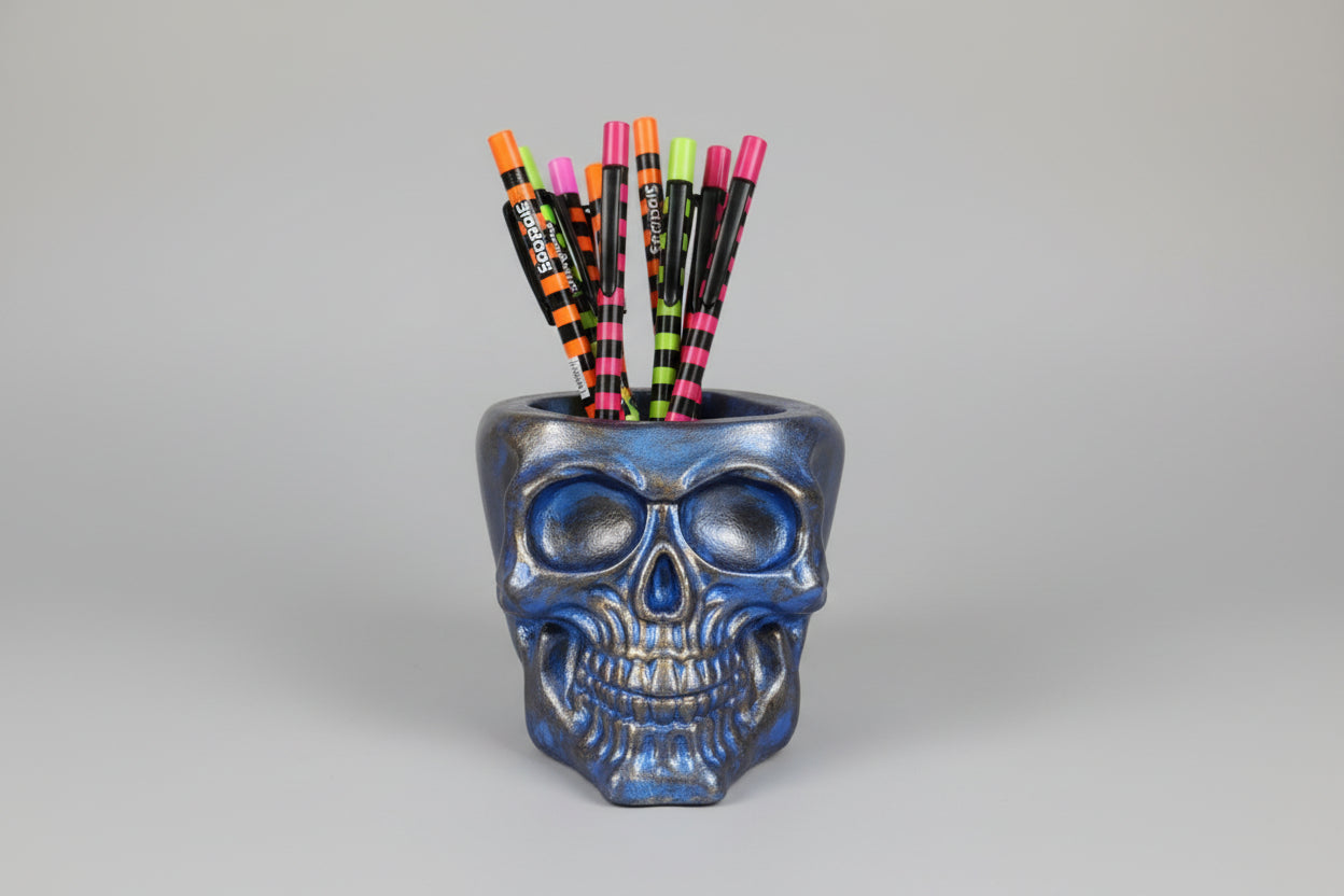 Calavera azul reflejos dorados, cristalitos, hechana mano. IVA incluyido 10X10 cm.( Diseño de Lubelia )