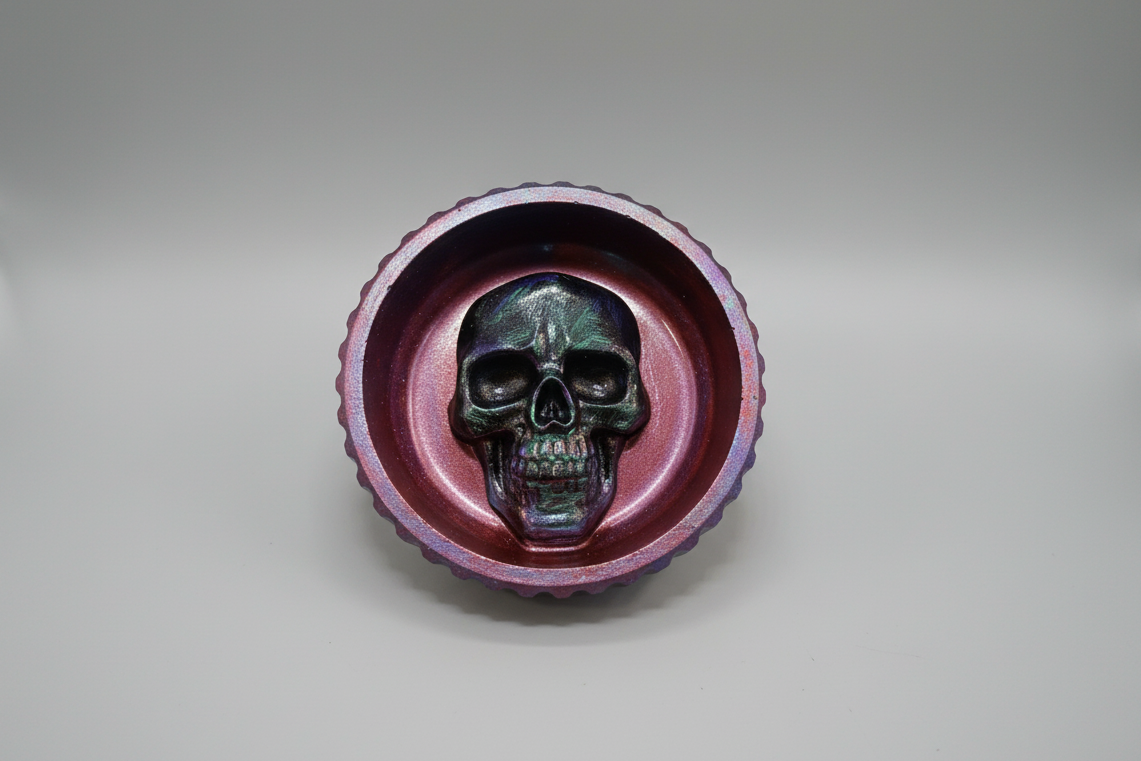 Cenicero calavera color granate y multicolor (Diseño de Lubelia ) 12X4cm. IVA incluido