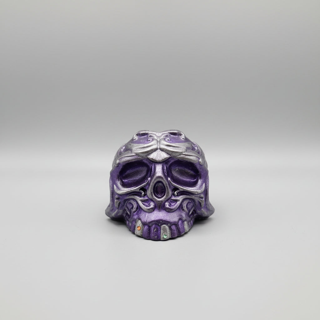Calavera  color violeta y reflejos en plata( Diseño de Lubelia ) IVA incluido