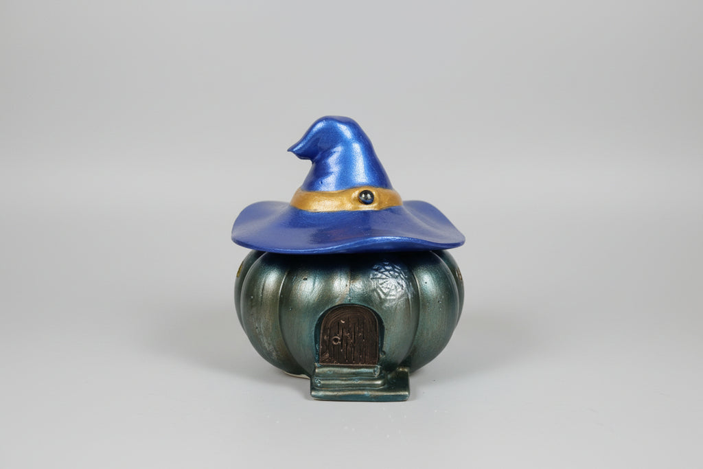 Casita calabaza  verde sombrero de bruja  azul 10X11 cm.( Hecho por Lubelia ) IVA incluido