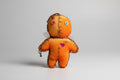 Llavero muñeco color naranja con una llave en su mano (Intención, abrir caminos favorables y de protección ) (Hecho por Lubelia ) IVA incluido
