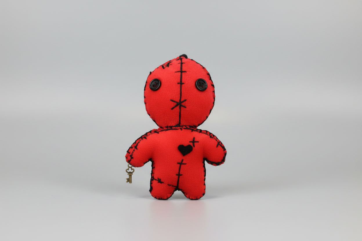 Llavero muñeco color rojo con una llave en su mano (Intención, abrir caminos favorables y de protección ) (Hecho por Lubelia ) IVA incluido