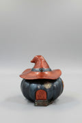 Casita calabaza negra y sombrero color cobre 10X11cm. (Hecho por Lubelia) IVA incluido