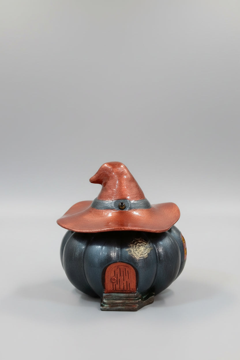 Casita calabaza negra y sombrero color cobre 10X11cm. (Hecho por Lubelia) IVA incluido