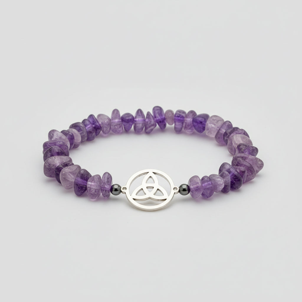 Pulsera de chips con piedras de amatista y símbolo triqueta( Diseño de Lubelia )IVA incluida