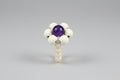 Anillo elástico flor de madera, cristales de color hueso y cuenta violeta (Diseño de Lubelia )IVA incluido.