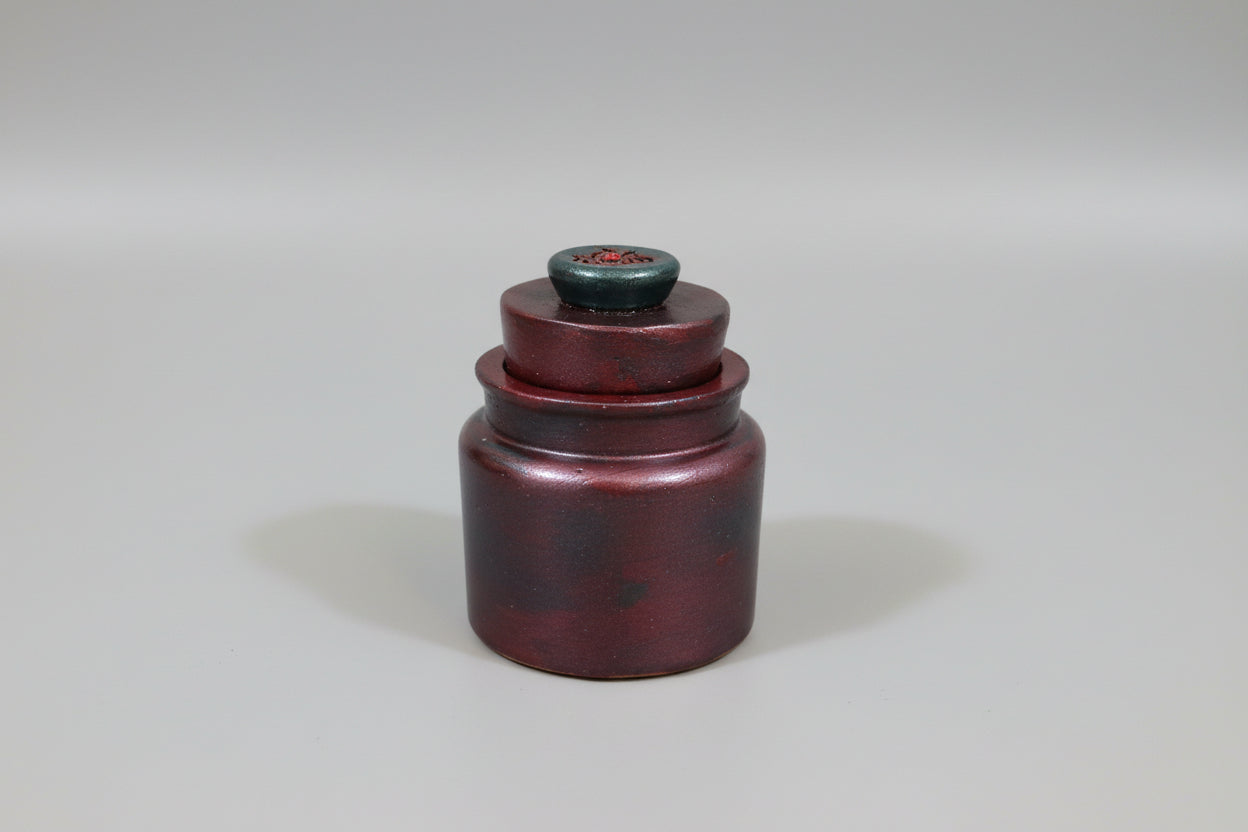 Botecito granate con símbolo elemento fuego. 12X5cm. Hecho por Lubelia ) IVA incluido: