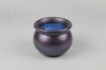 Ollita caldero violeta efecto metal con vela azul 7X7 cm. (Hecho por Lubelia )