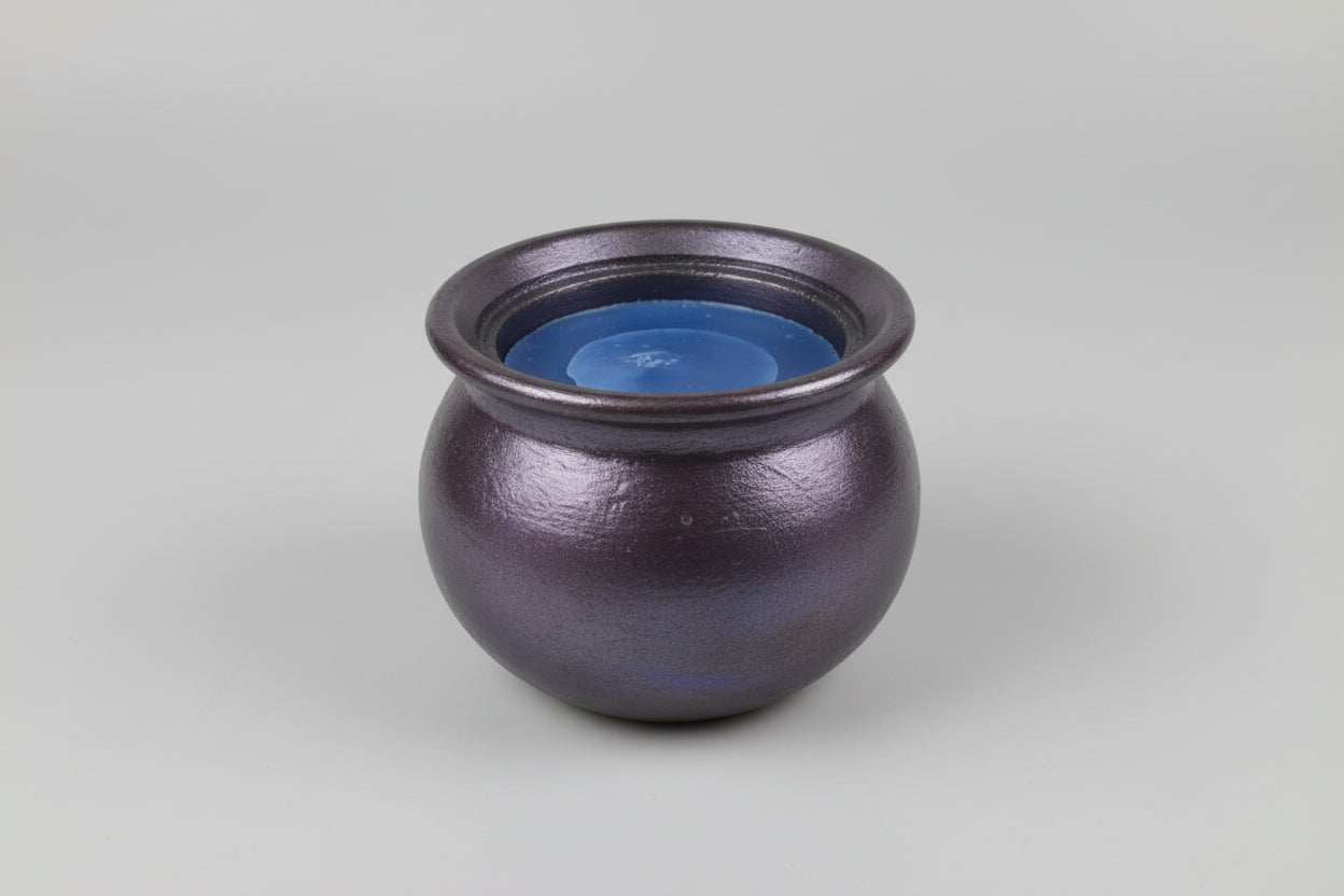 Ollita caldero violeta efecto metal con vela azul 7X7 cm. (Hecho por Lubelia )