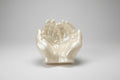 Manos color blanco aperlado 13X6 cm.Práctico, perfecto para colocar llaves, joyas, piedras energéticas o simplemente como pieza ornamental.(Hecho por Lubelia )IVA incluido