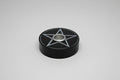 Porta cono tetragramaton de madera negro 5X5 cm. IVA incluido