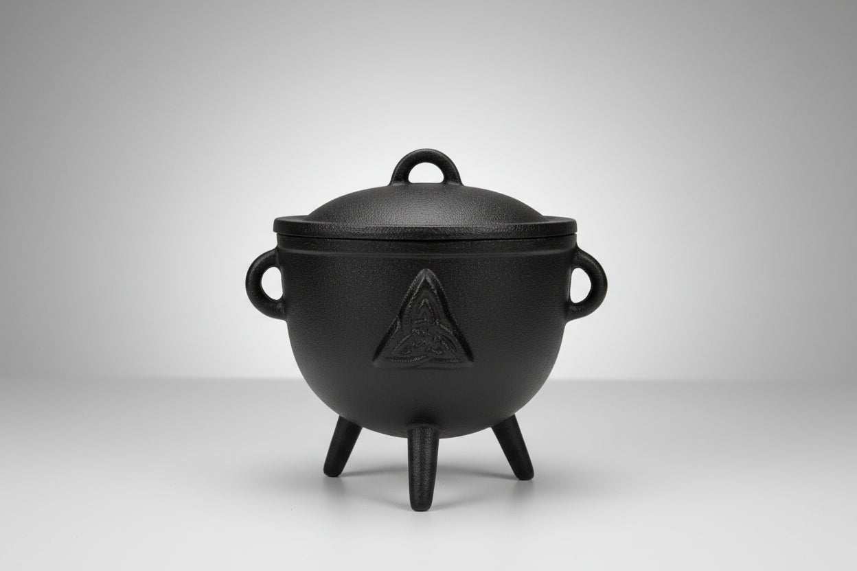 Olla ritual mediana de hierro fundido con pentagrama, ideal para quemar hiervas, resinas.12X15cm.IVA incluido