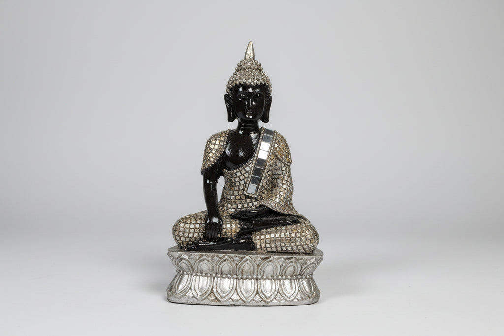 Buda decorativo Siddharta con cristales plateado 15X9 cm. IVA incluido.
