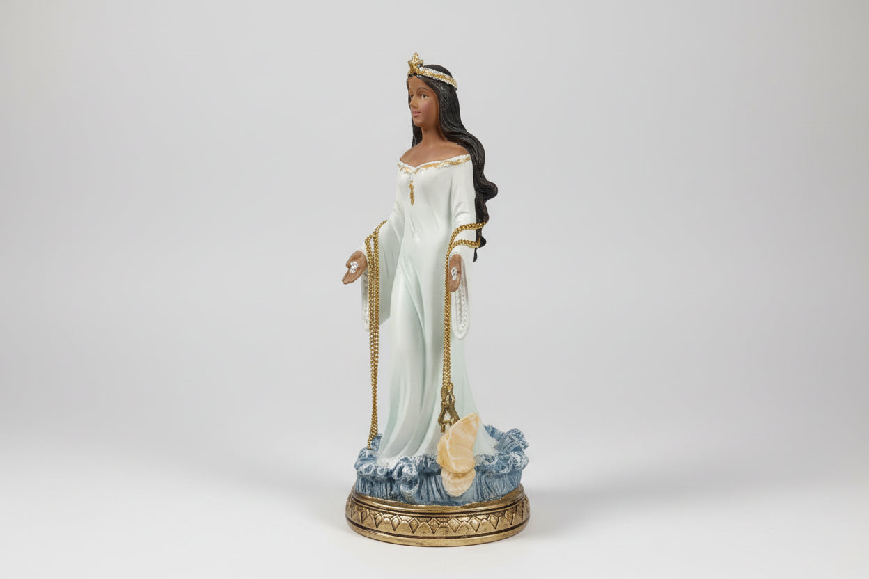 Diosa  del mar Yemayá es la madre primordial, la dueña del mar color blanco más colgante caracola 20X8 cm.IVA incluido