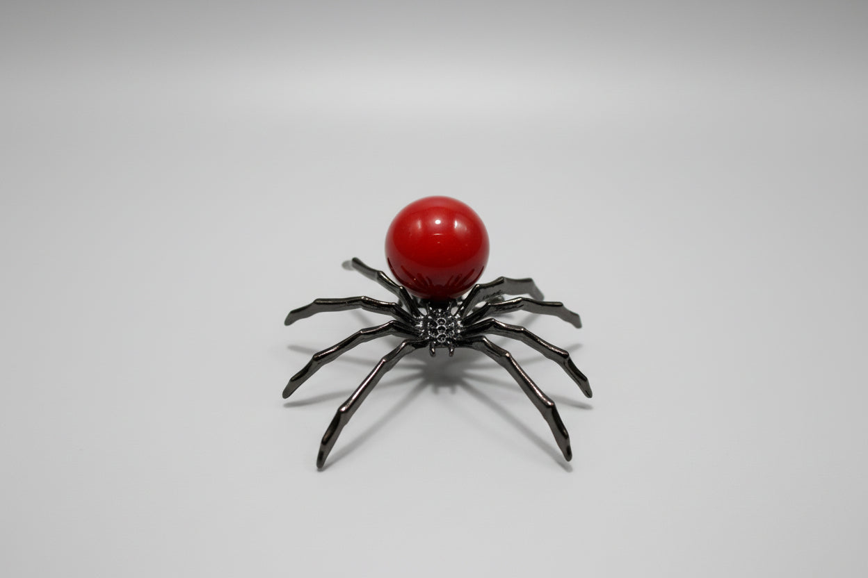 Araña de metal con piedra jaspe marrón 5X6 cm. IVA incluido.