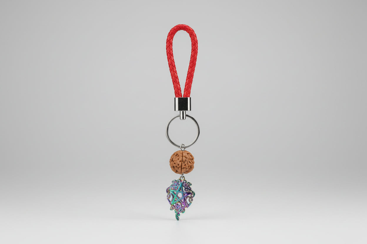 Llavero  cuerda de cuero rojo, tetragramaton y Rudraksha. IVA incluido