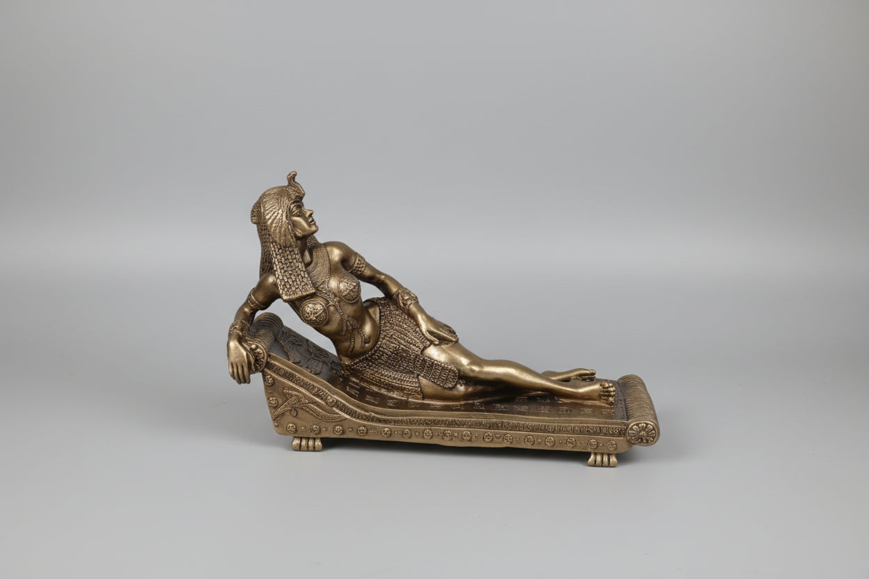 Figura  inspirada en el antiguo Egipto, 31X12 cm.IVA incluido.