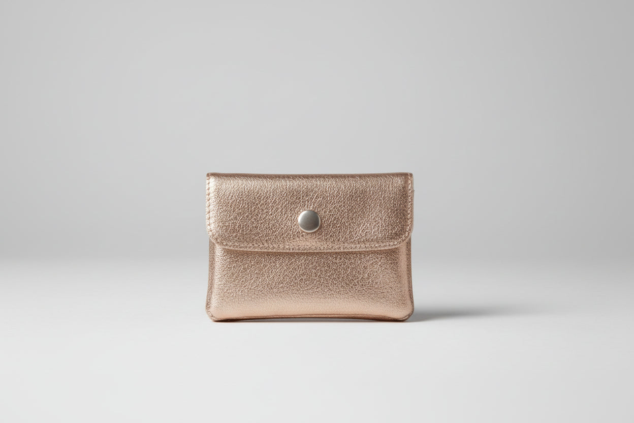 Monedero de piel color dorado 11X8 cm. IVA incluido