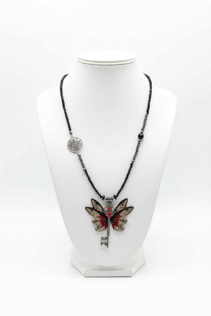 Collar llave con alas tetragrámaton y cristales negros. Tamaño corto( Diseño de Lubelia) IVA incluido