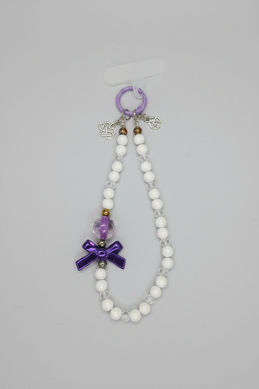 colgador de móvil  de cuentas de fantasía con lazo violeta con nudo de bruja y tetragrámaton. ( Diseño de Lubelia ) IVA incluido