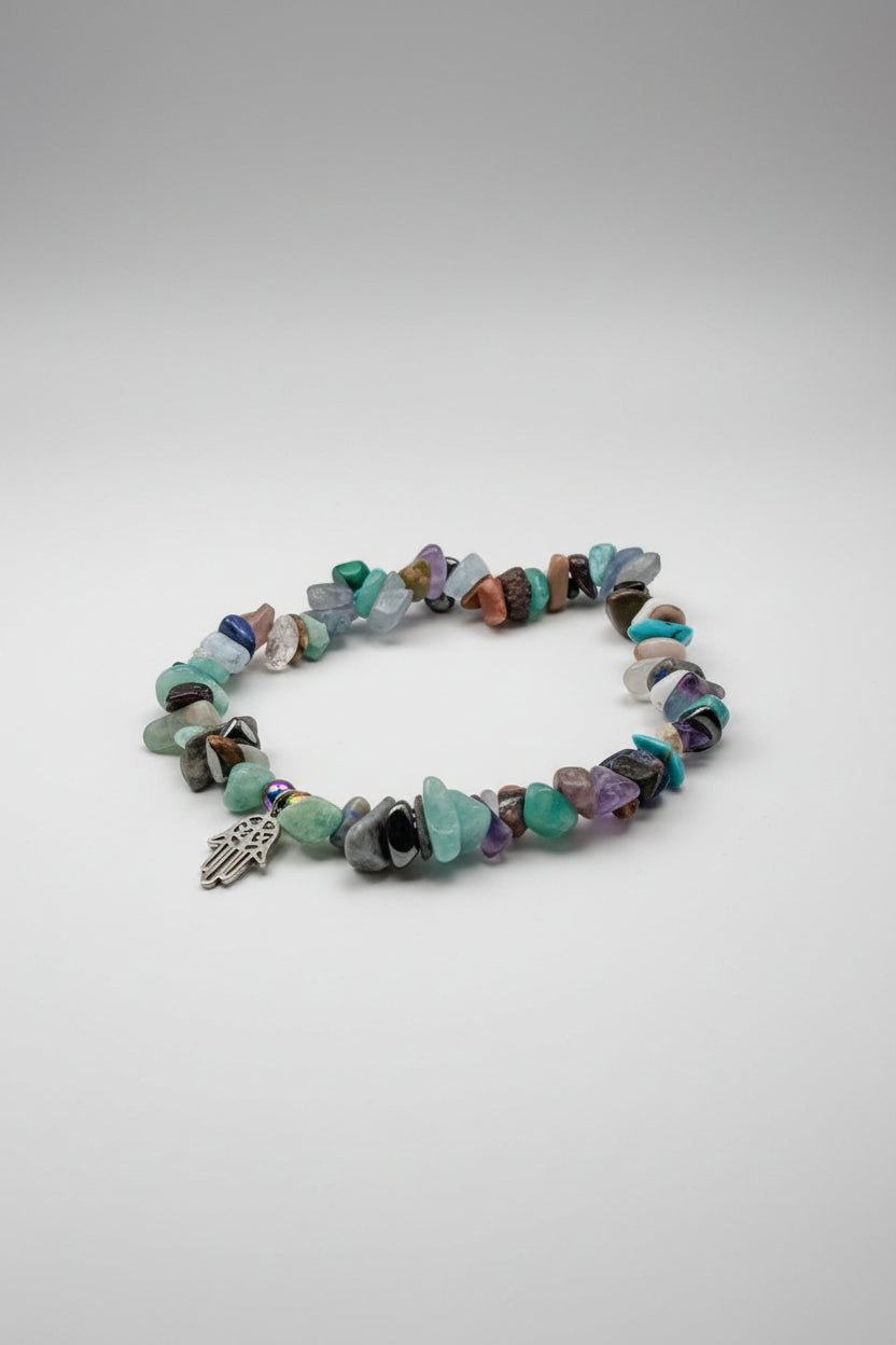 Pulsera  con varias piedras chip  y mano de Fátima