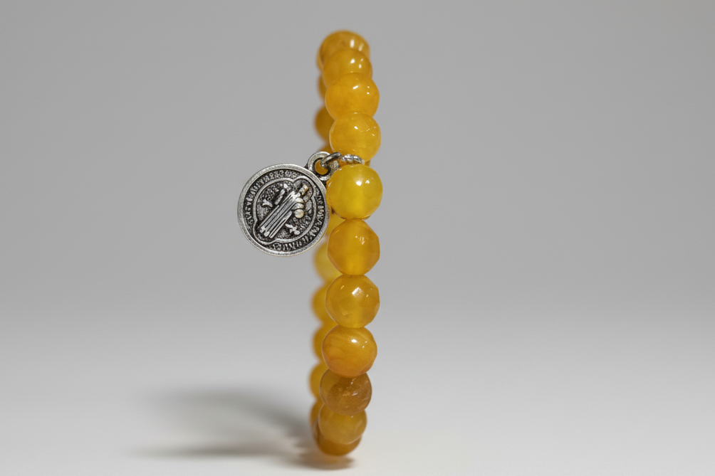 Pulsera de cuentas Agata amarilla con San Benito ( ritualizada para abrir caminos) (Diseño de Lubelia)IVA incluido