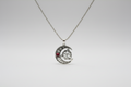 Colgante con luna más nudo de bruja  y cristal rojo IVA incl.uido