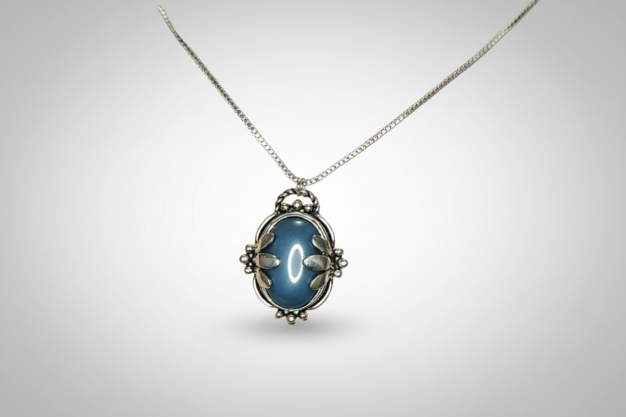 Colgante pìedra azul engarzado con flores acero con cadena iva incluido