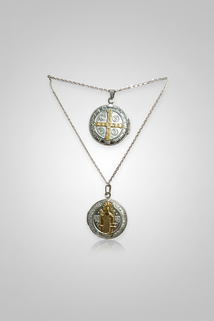 Colgante medalla con apertura de San Benito acero dorado con cadena IVA incluido