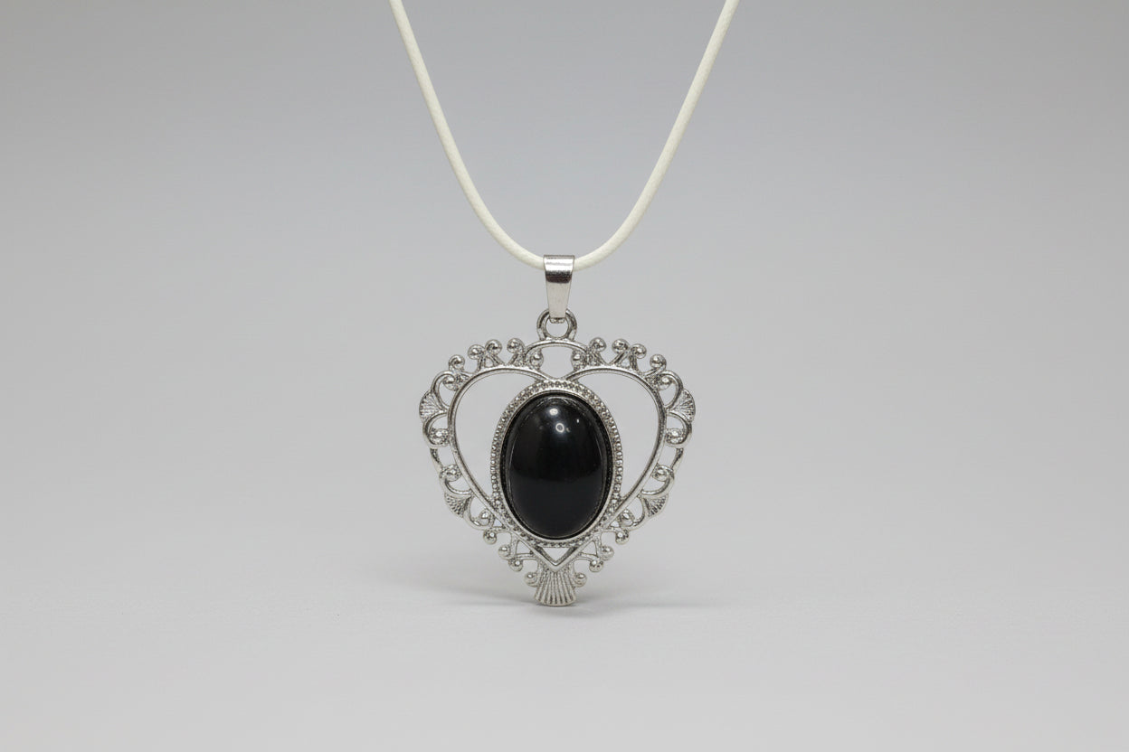 Colgante corazon piedra negra con cadena cordón IVA incluido