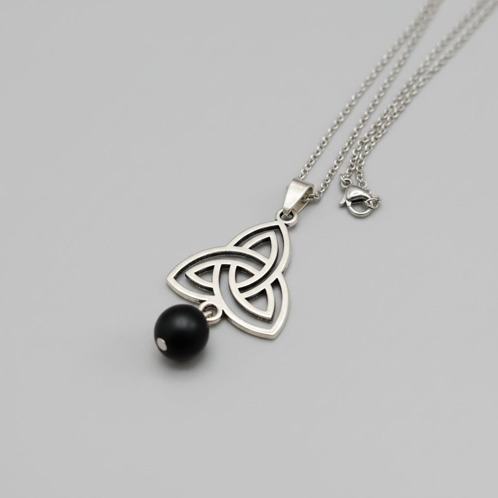 Colgante con triqueta acero con piedra Turmalina ( Dseño de Lubelia )