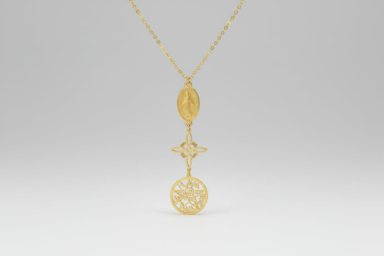 Colgante triple proteccvión virgen María, nudo de bruja, tetragramaton de acero dorado IVA incluido